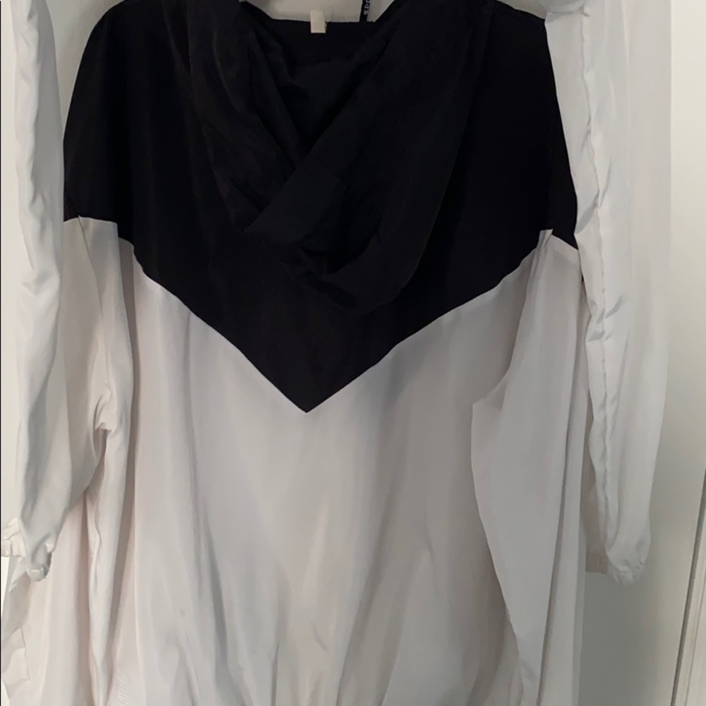 Two windbreakers - Picture 3 of 3